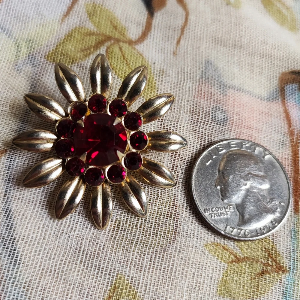 Dark Deep Red Prong Set Faceted Brooch Gold Tone Vintage Flower Pin